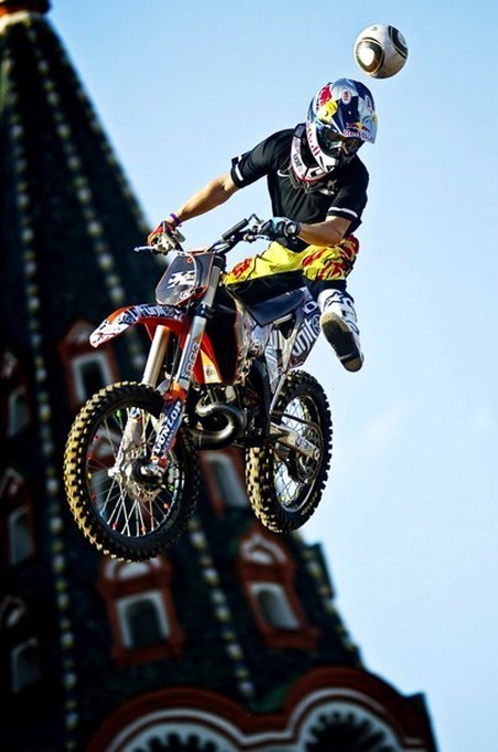 Фристайл-мотокросс Red Bull X-Fighters в Москве, 25-26 июня 2010 года.