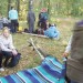 Мальчики приволокли одеяло