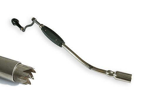 Черепной перфоратор Брона Этот инструмент использовался, чтобы сделать отверстие в черепе ребенка и позволить более легкое извлечение.