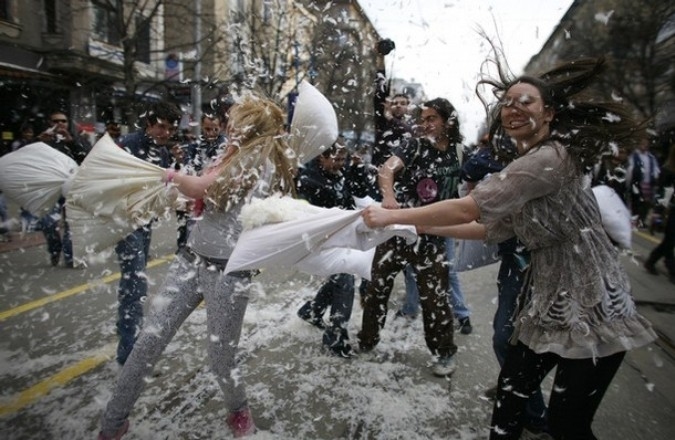 Международный день битвы подушками, 2 апреля 2011 года.