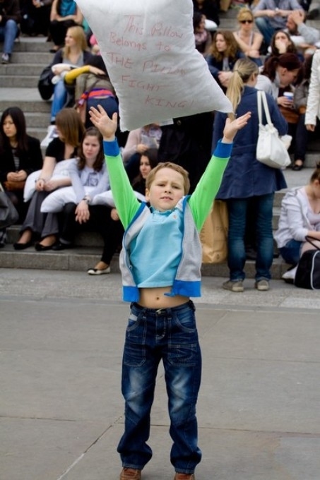 Международный день битвы подушками, 2 апреля 2011 года.