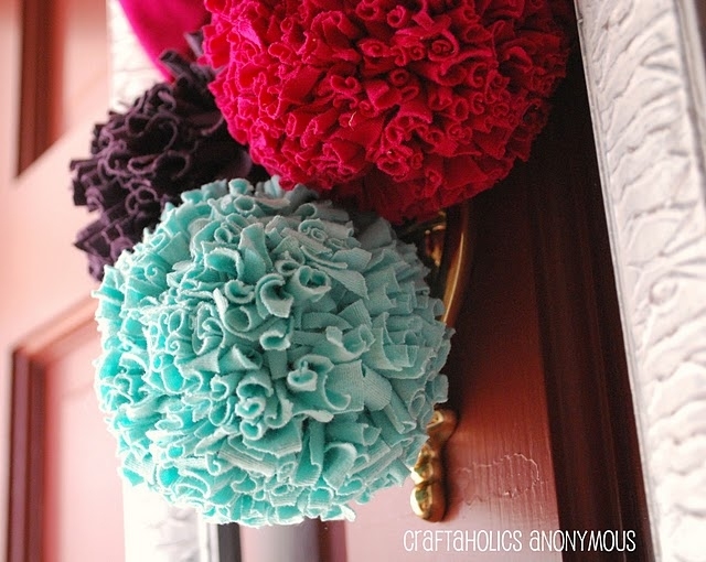 Креатив из помпонов 3403018_valentines-day_pom_poms