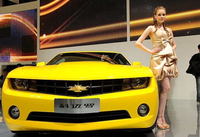сексуальные девушки на автомобильной выставке в Шанхае 2011 - 25 фото