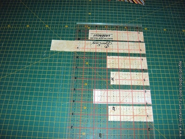 нарезаем остатки белых полос на квадратики 3х3 см