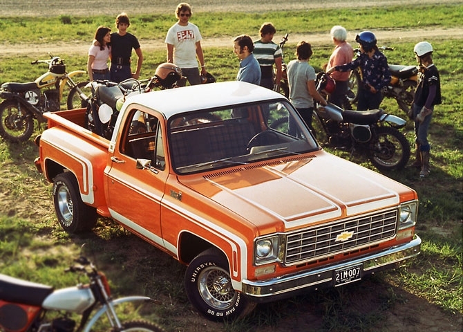 Chevrolet C-10 Half Ton Stepside Pickup 1976 release.