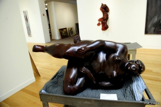 'Sitting Woman ' by Fernando Botero. Пресс-показ латиноамериканского искусства в рамках аукциона Sotheby's в Нью-Йорке, 12 ноября 2010 года.