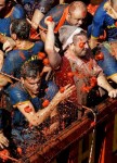 Крупнейший фестиваль томатной борьбы в мире Ла Томатина (La Tomatina festival) в Буньоле (Bunol), Испания, 25 августа 2010 года.