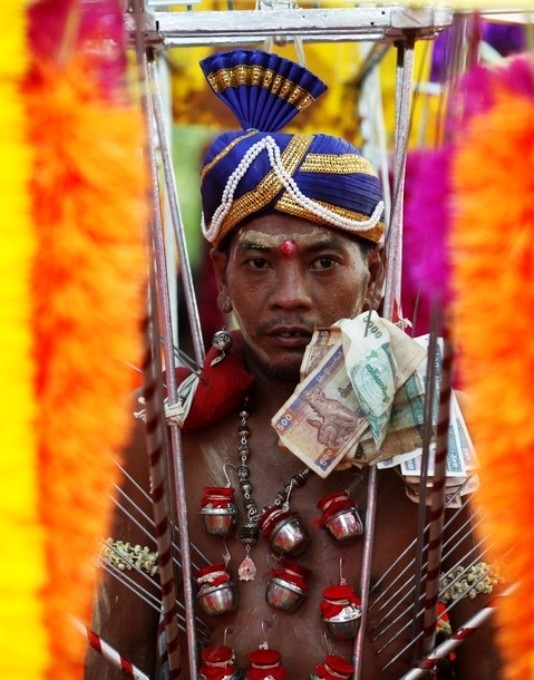 Индуистский Тайпусам фестиваль (Hindu festival Thaipusam), Куала-Лумпур, Малайзия, 19-20 января 2011 года.