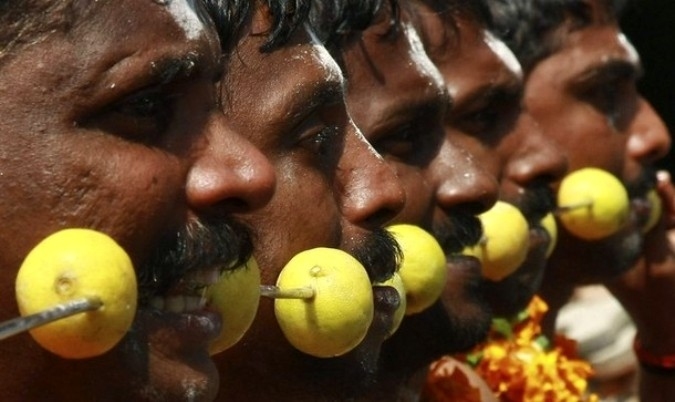 Индуистский Тайпусам фестиваль (Hindu festival Thaipusam), Куала-Лумпур, Малайзия, 19-20 января 2011 года.