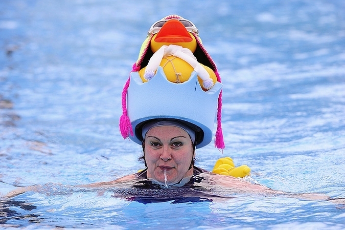 Холодная вода Великобритании на Тутинг Бек Лидо (UK Cold Water Swimming Championships at Tooting Bec Lido) в Лондоне, 22 января 2011 года.