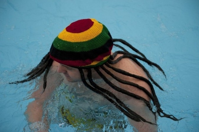 Холодная вода Великобритании на Тутинг Бек Лидо (UK Cold Water Swimming Championships at Tooting Bec Lido) в Лондоне, 22 января 2011 года.