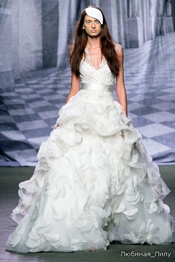 MONIQUE LHUILLIER NY Bridal FW10 10-18-09