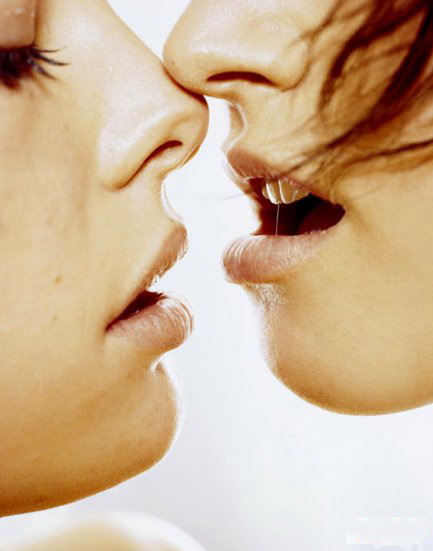Лесбиянство это. Поцелуй приводит в движение 29 мышц лица.