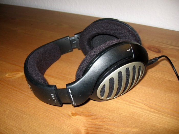 My headphones (700x525, 67Kb)