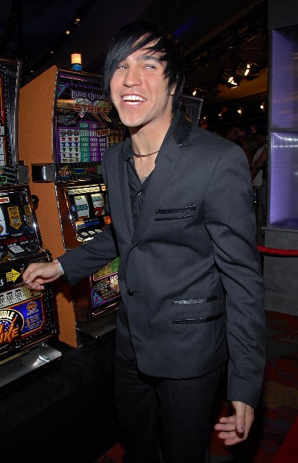 fallout-boy-mtv-video-music-awards2 (425x660, 74Kb)