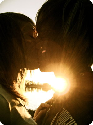 1189593813_15443169_kiss_by_oursilhouettes (300x400, 20Kb)