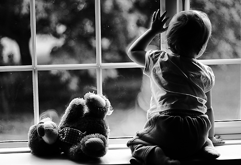 At_The_Window_by_larafairie (490x335, 112Kb)