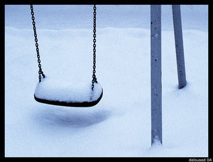 http://img0.liveinternet.ru/images/attach/b/3/13/645/13645949_19546967_15824841_Snowy_swing_by_deloused.jpg