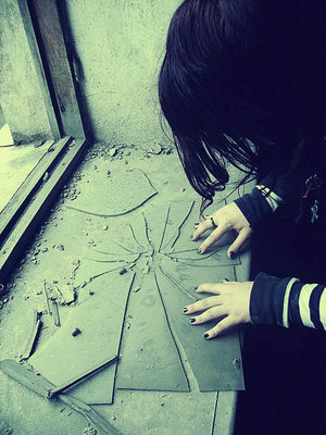25109539_Broken_True__by_TheNightSheDied (300x400, 41Kb)