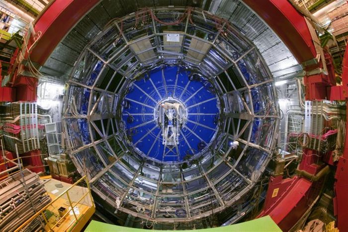 800px-LHC (700x468, 94Kb)