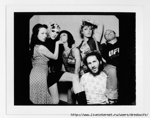 Ronys_Photbooth_w_Mickey_Avalon_Cobra_Snake--large-msg-116476079701 (500x393, 37Kb)