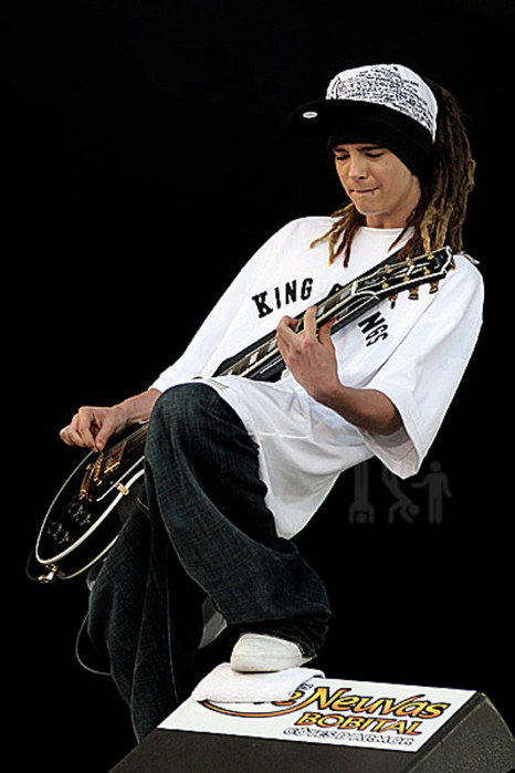 Том каулитц гитару. Tom Kaulitz 2007. Том Каулитц 2007. Tom Kaulitz 2009. Tom Kaulitz 2005.