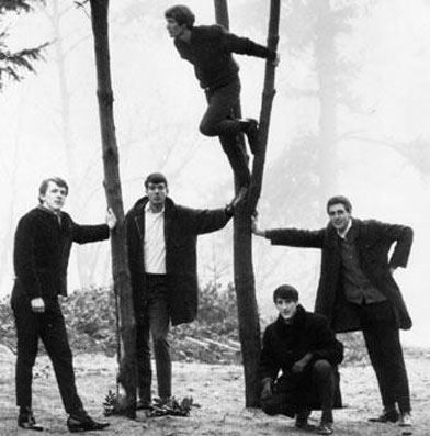 в какой стране зародился рок. 9682368 TheSonics. в какой стране зародился рок фото. в какой стране зародился рок-9682368 TheSonics. картинка в какой стране зародился рок. картинка 9682368 TheSonics. Предпосылкой для создания нового музыкального направления послужили и культурные, и социальные факторы. Это и отгремевшая Вторая мировая война, и дискриминация чернокожего населения в ряде штатов, и застойные явления в искусстве. Рок, вобрав в себя различные направления, элементы фольклора и чернокожего, и белого населения Америки, стал демократичным и отвечающим духу времени явлением в музыкальном мире.