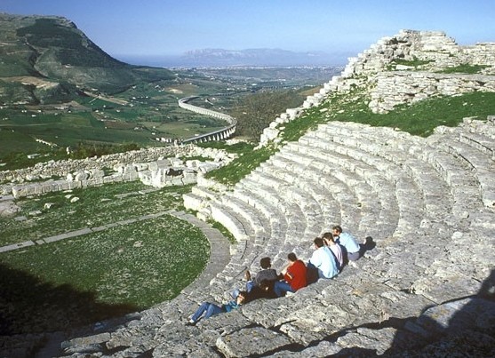 8181957_Segesta_Ampitheatre (557x403, 96Kb)