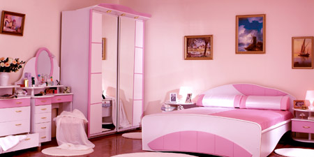 Светло розовая спальня в интерьере