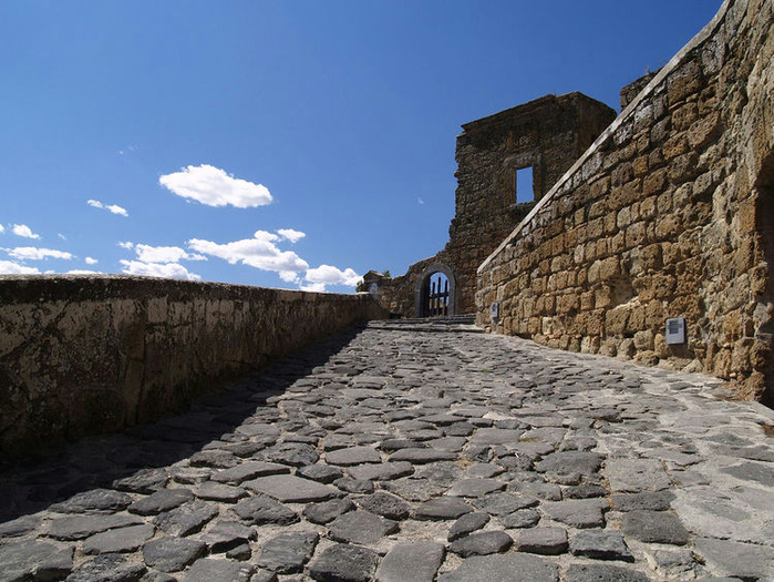 846987855_750_civita-di-bagnoregio[1] (700x525, 403Kb)