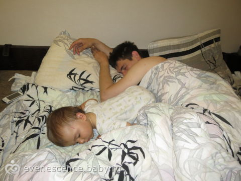 Русские зрелые спящие мамы. Спящий сын. Спала с сыном.