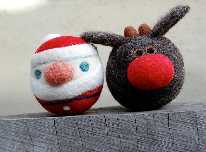 Rudolph-The-Reindeer-and-Santa-WOOLY-Rattle-Balls (700x516, 267Kb)
