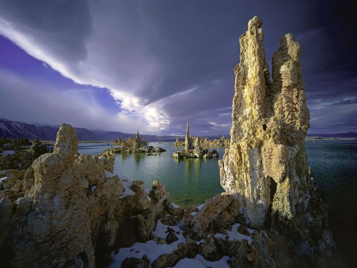 1377241686_monolake1 (700x525, 61Kb)