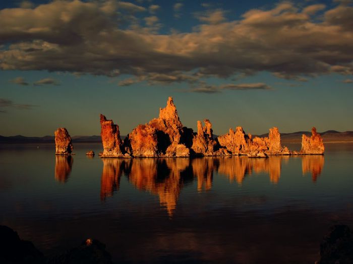1377241782_monolake4 (700x525, 36Kb)