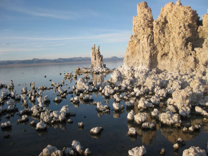 1377242037_monolake13 (700x525, 76Kb)