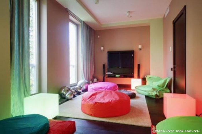 Light-of-green-red-and-pink-makes-the-room-looks-so-alive (700x466, 178Kb)