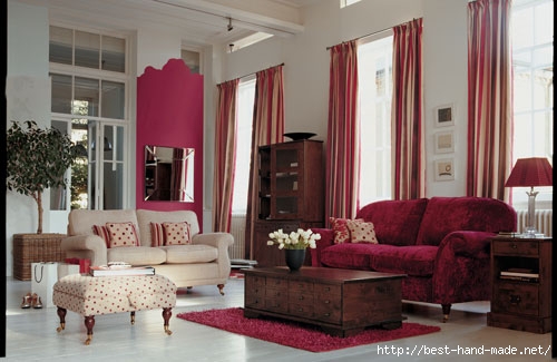 living-room-with-deep-reds-complementing-brown-furniture (500x325, 109Kb)