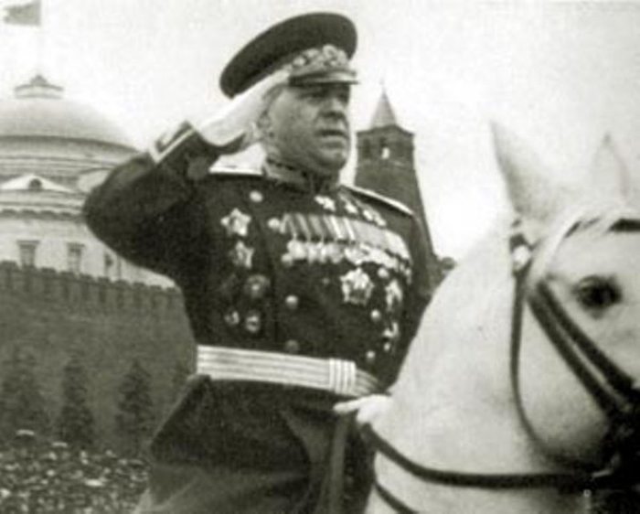 GKZHukov_1945 (700x562, 46Kb)