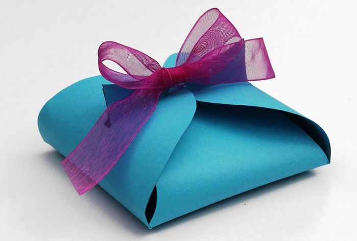 3970145_Make_your_own_paper_gift_box (700x472, 62Kb)
