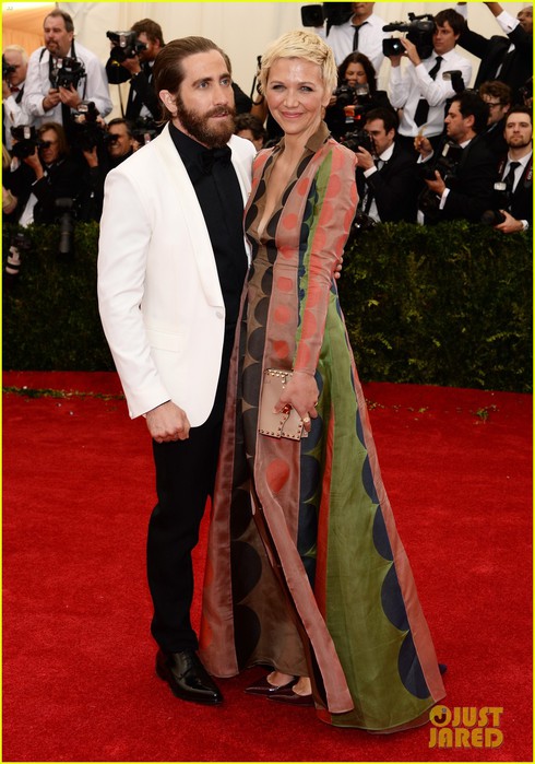 jake-maggie-gyllenhaal-met-ball-2014-05 (490x700, 100Kb)