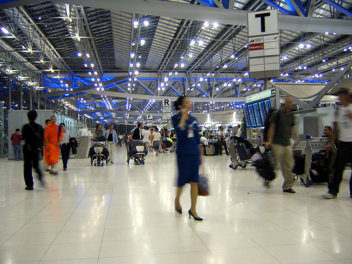 Suvarnabhumi_Airport_Departures_Hall_Bangkok_Thailand (700x525, 204Kb)