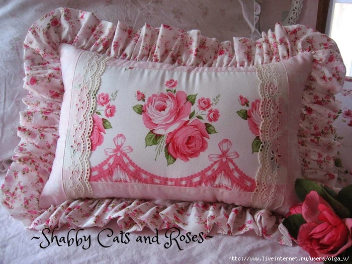 1 Vintage Rose Fabric pillow (700x525, 312Kb)