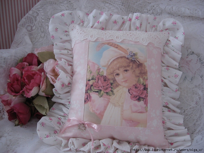 Girl with pink rose pillow 002 (700x525, 274Kb)