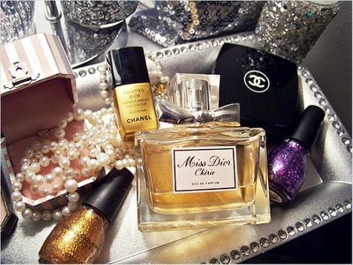 chanel-dior-gold-nail-polish-perfume-Favim_com-415135 (700x525, 381Kb)