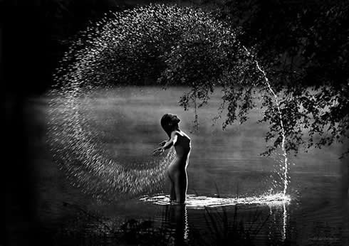 Nude-woman-in-water (490x346, 28Kb)