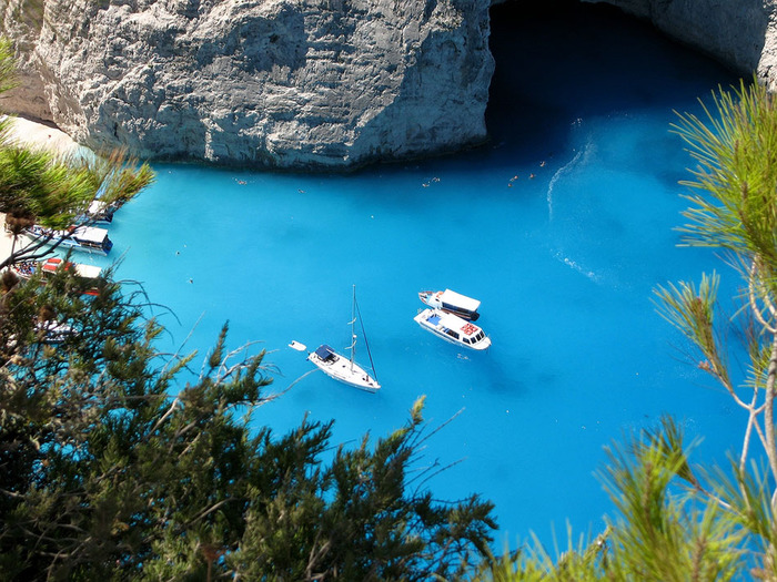 Navagio-Beach-Zakynthos-Greece61 (700x525, 182Kb)