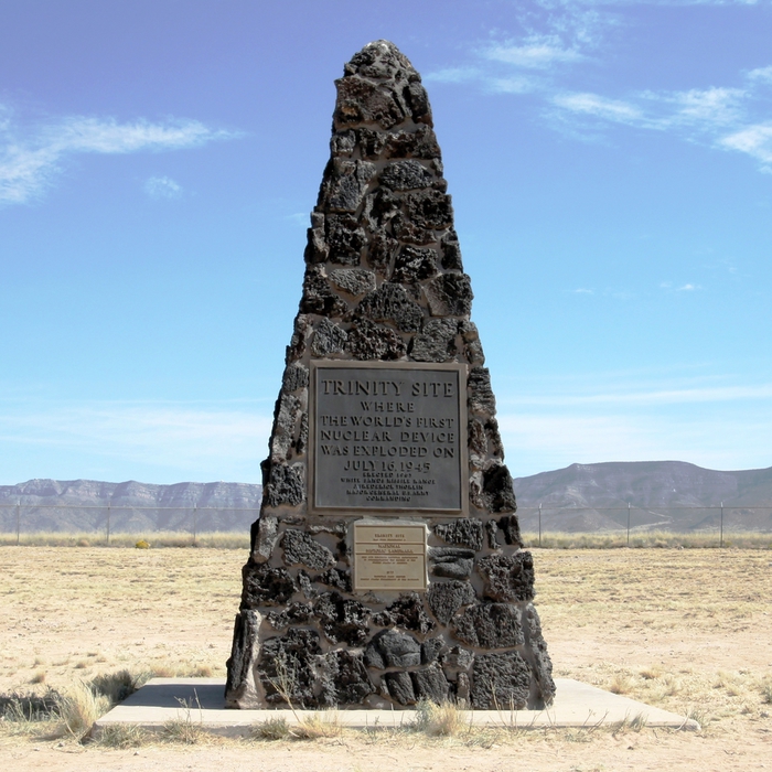 Trinity_Site_Obelisk_National_Historic_Landmark (700x700, 349Kb)