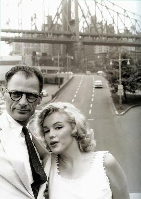 http://img0.liveinternet.ru/images/attach/c/0//44/80/44080645_Marilyn_Monroe__Arthur_Miller_NYC_1957_2.jpg