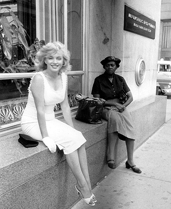 http://img0.liveinternet.ru/images/attach/c/0//44/80/44080713_Marilyn_Monroe__Arthur_Miller_NYC_1957_5.jpg
