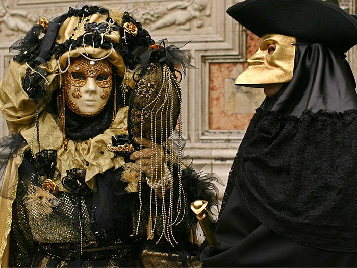 Купить венецианскую маску в Интернет-магазине